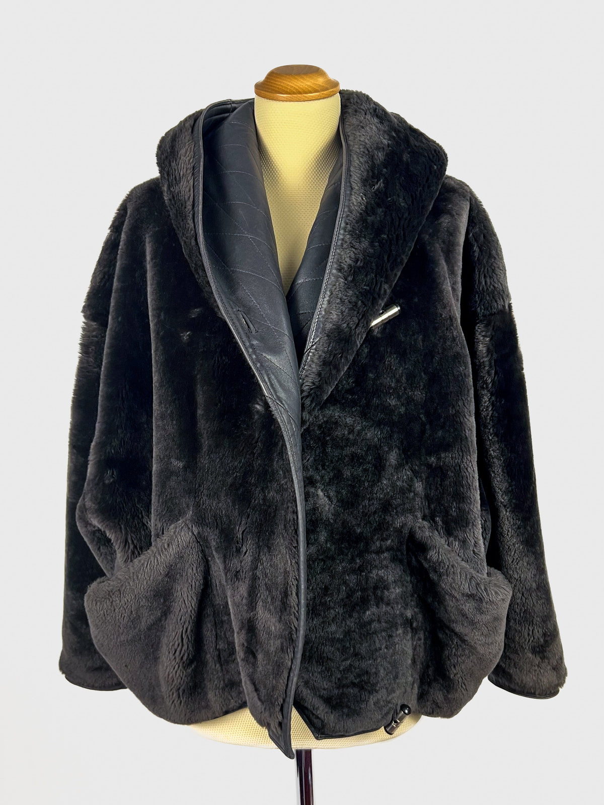 Manteau en peau de mouton Gianni Versace années 80