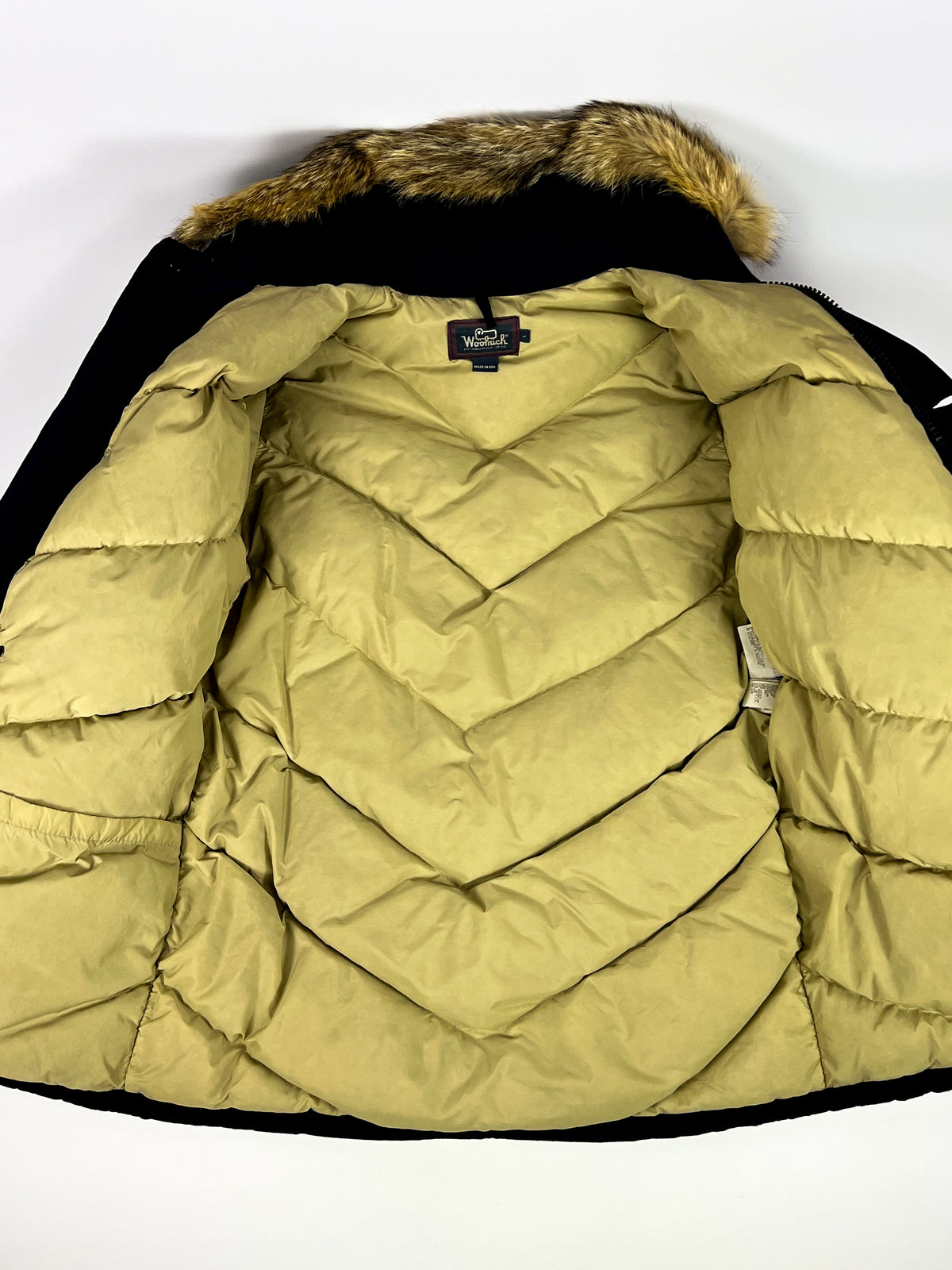 Parka Woolrich fabriqué aux États-Unis dans les années 80 - Fourrure de coyote et broche