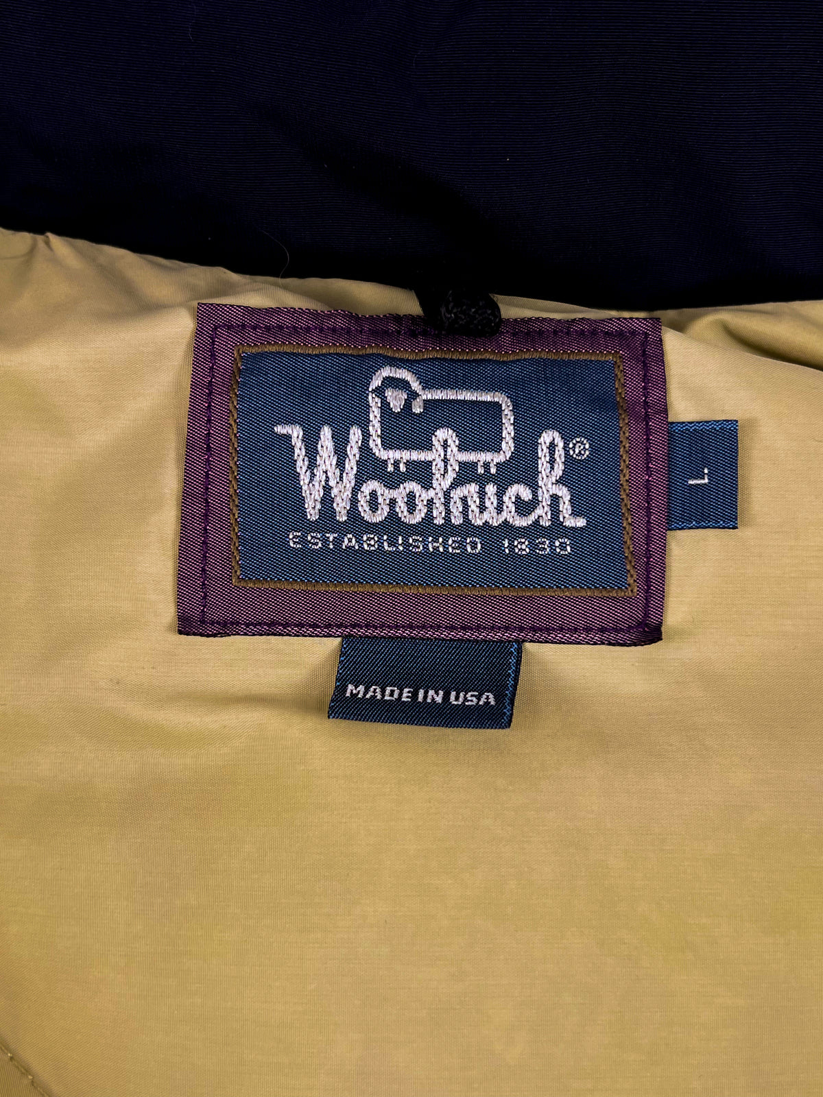 Parka Woolrich fabriqué aux États-Unis dans les années 80 - Fourrure de coyote et broche