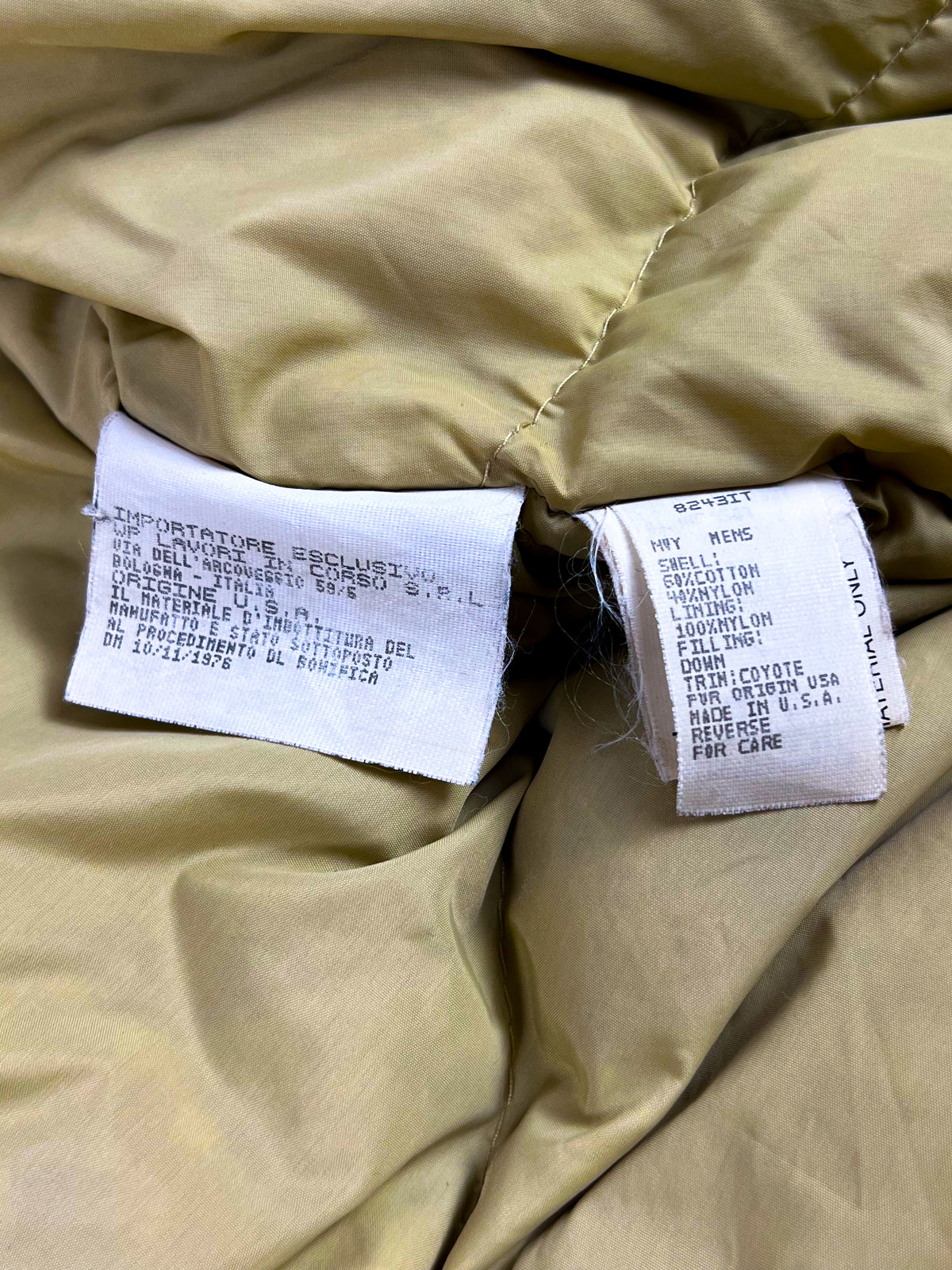 Parka Woolrich fabriqué aux États-Unis dans les années 80 - Fourrure de coyote et broche