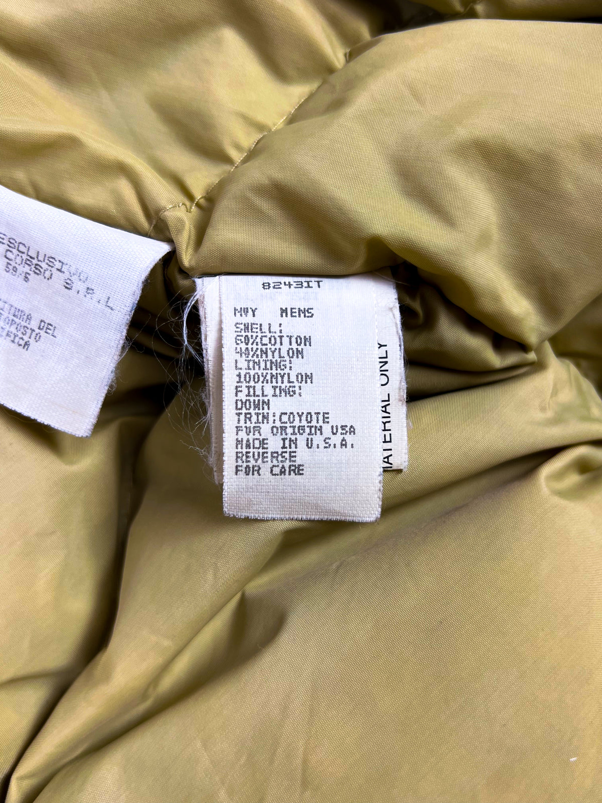 Parka Woolrich fabriqué aux États-Unis dans les années 80 - Fourrure de coyote et broche