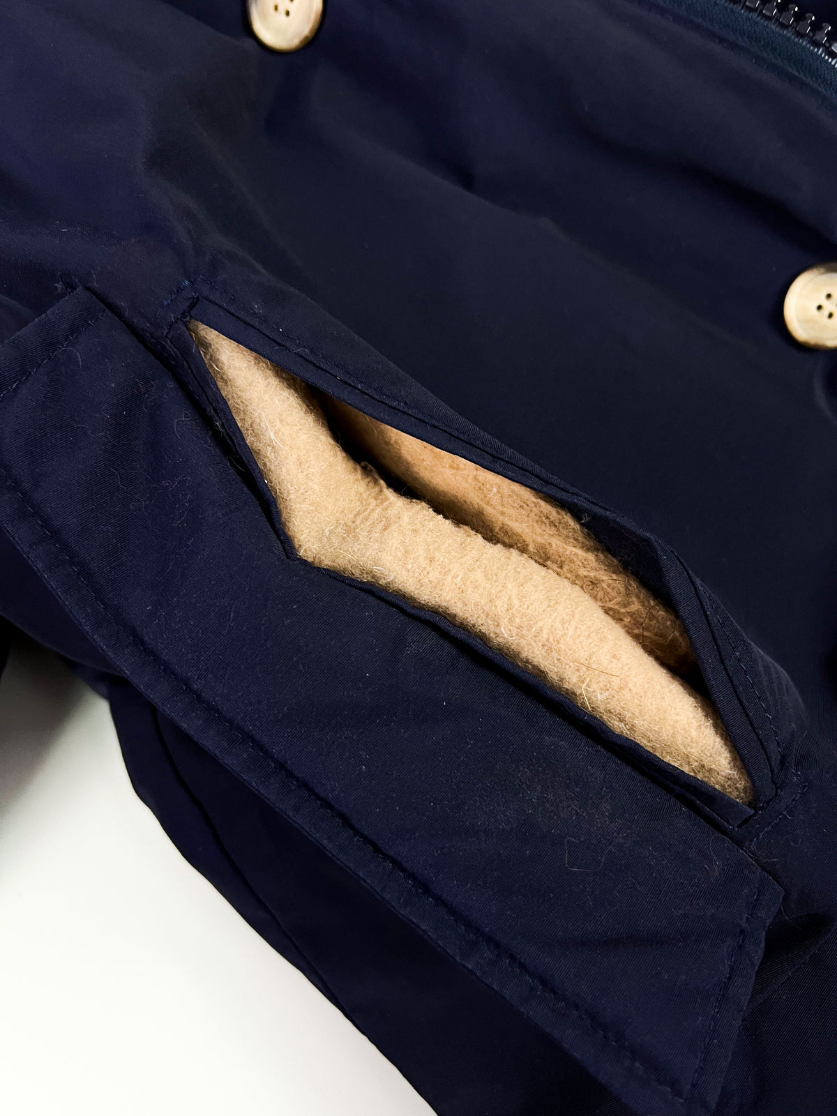 Parka Woolrich fabriqué aux États-Unis dans les années 80 - Fourrure de coyote et broche