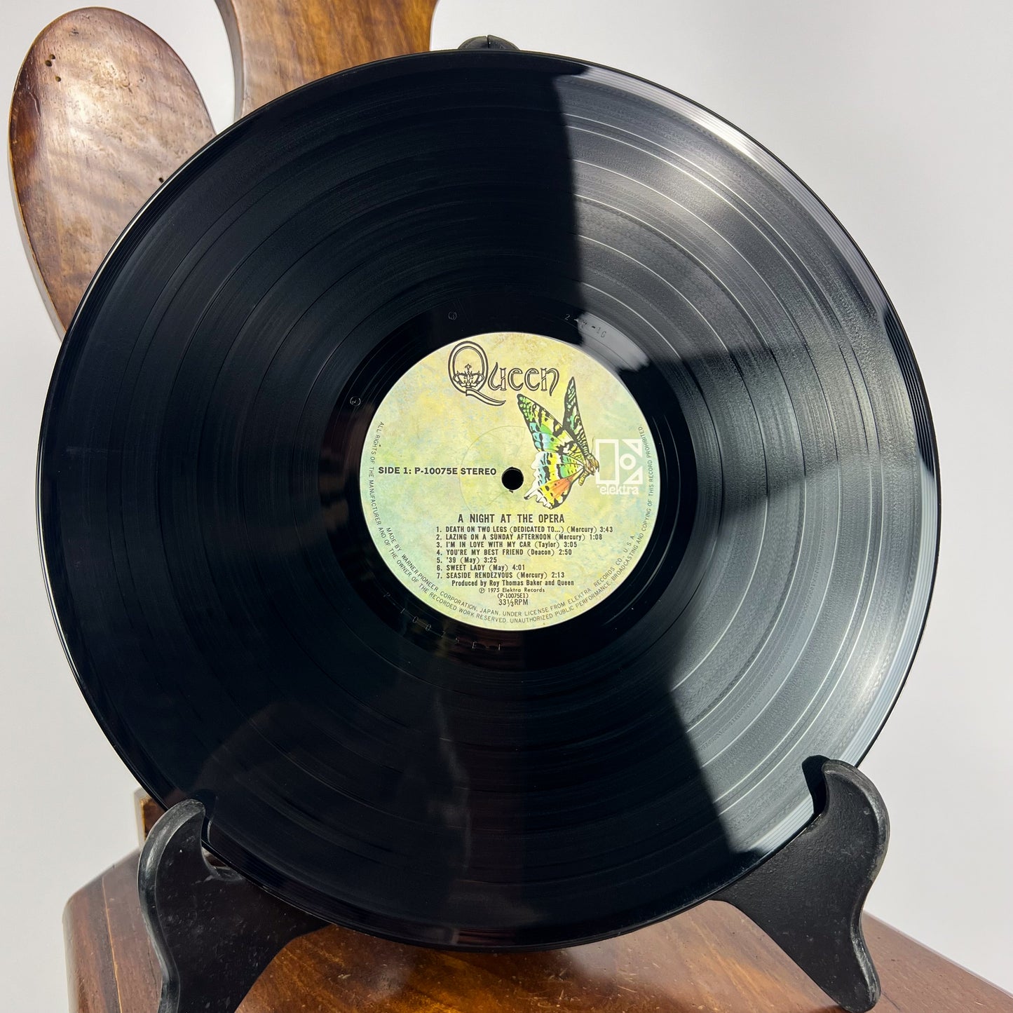 QUEEN – A Night at the Opera 1ª Edizione Giapponese – Elektra P-10075E 1975