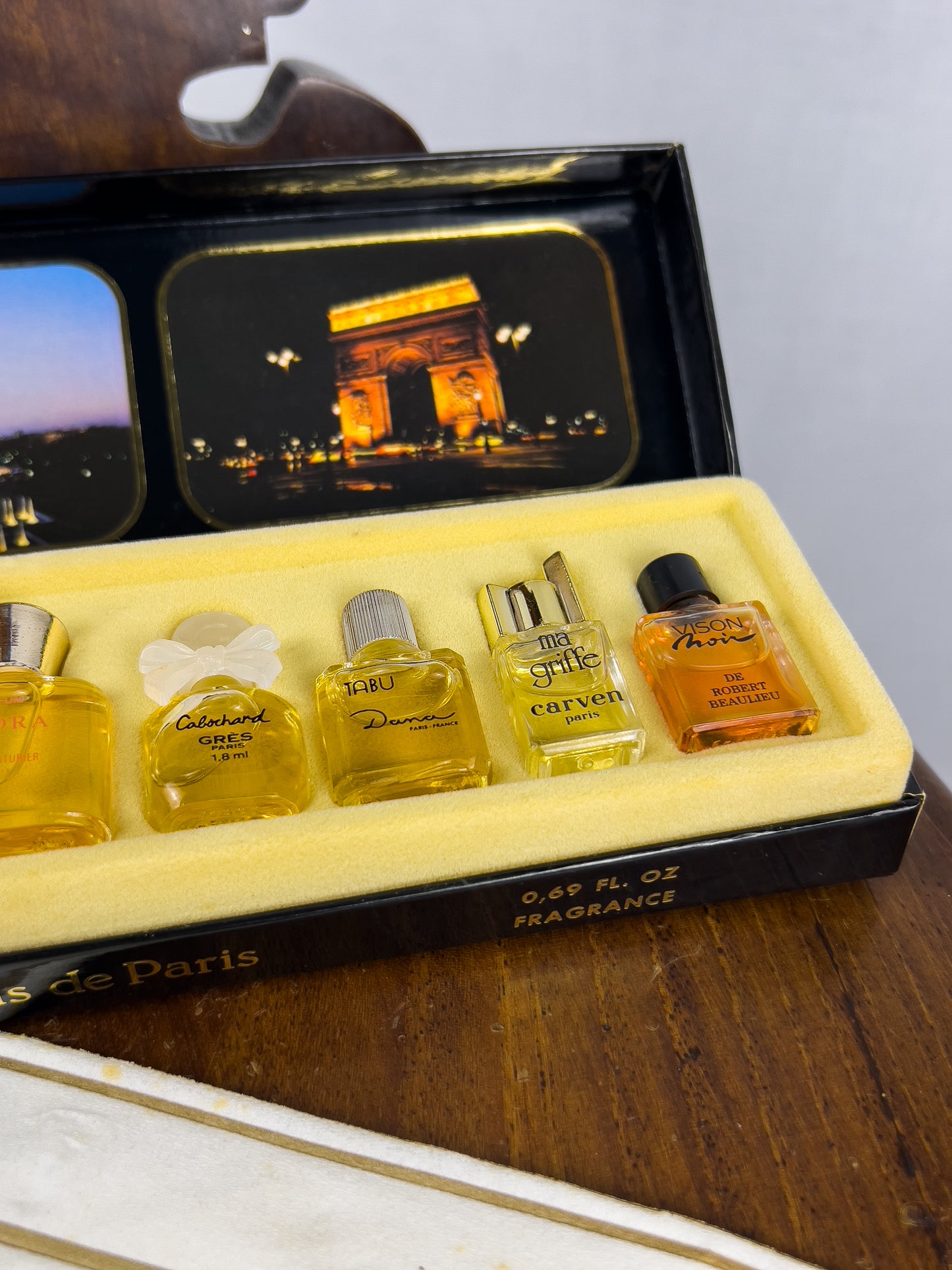 "Les Meilleurs Parfums de Paris" - Vintage Perfumes Box Collection