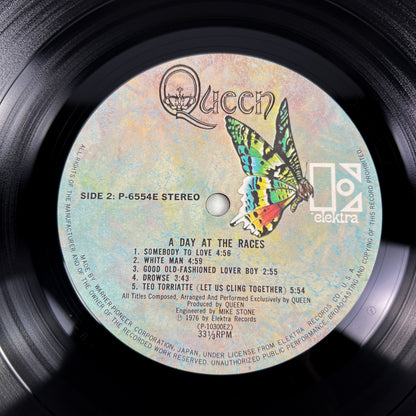 QUEEN – A Day At The Races (Estampe japonaise) – Elektra P-6554E 1981