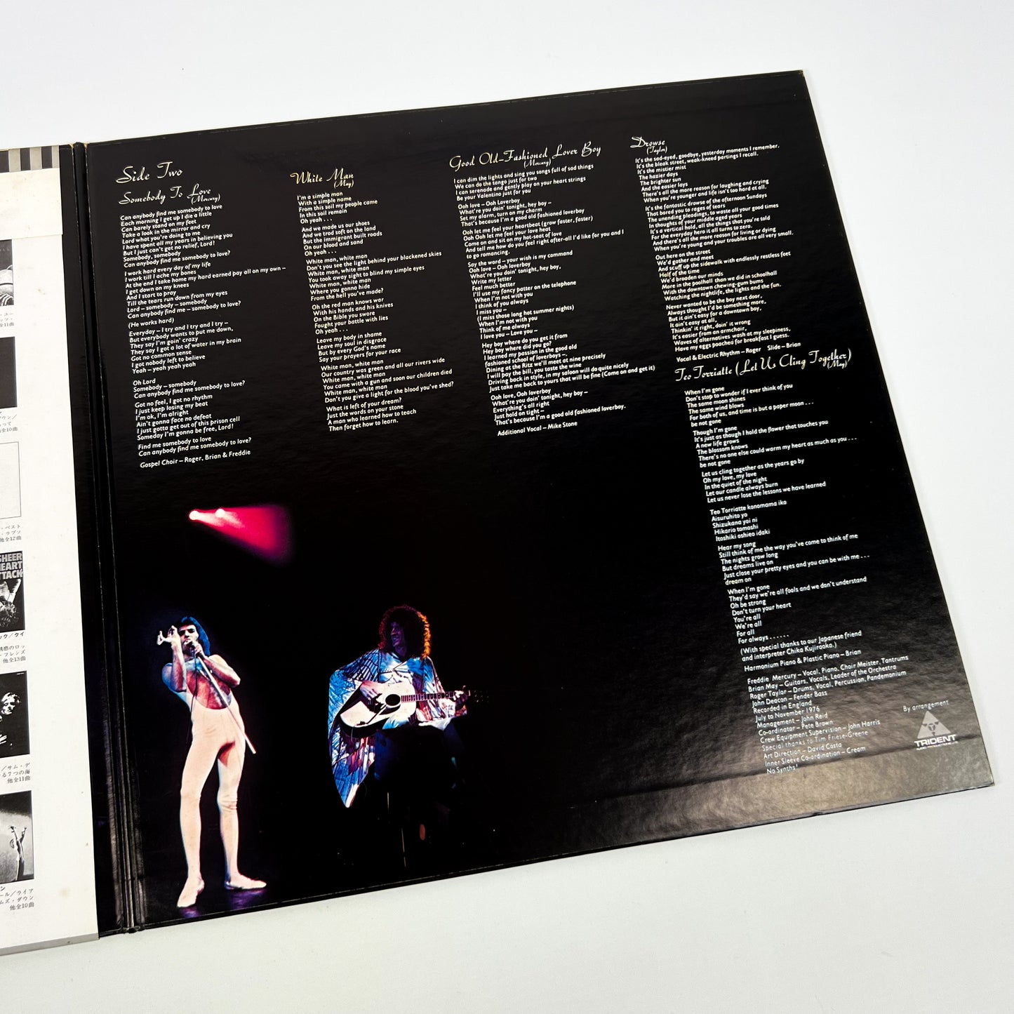 QUEEN – A Day At The Races (Estampe japonaise) – Elektra P-6554E 1981