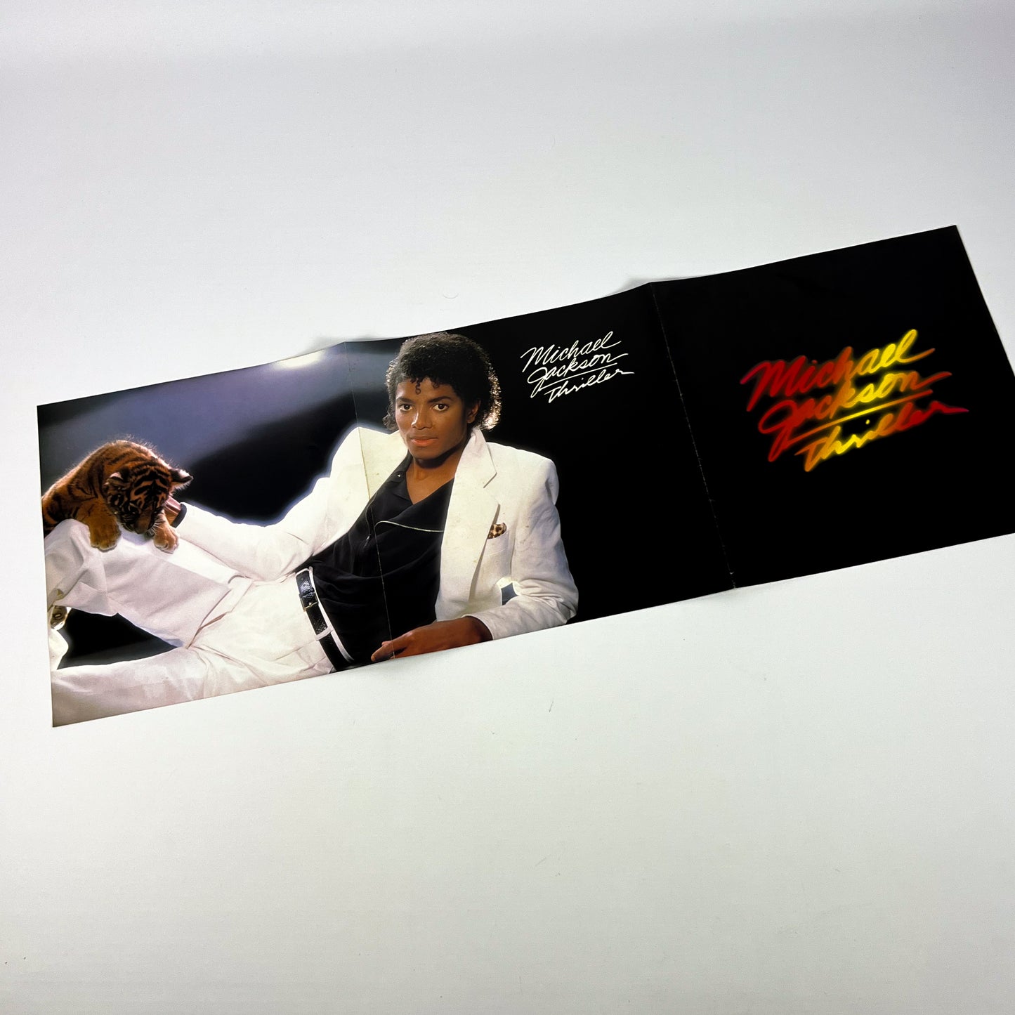 MICHAEL JACKSON – Thriller –  1ª Edizione Giapponese Epic 25 3P-399 1982 – POSTER / BOLLINO NERO